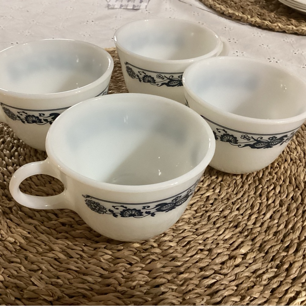 Vintage Pyrex  Old Town Blue Onion Onions cups.